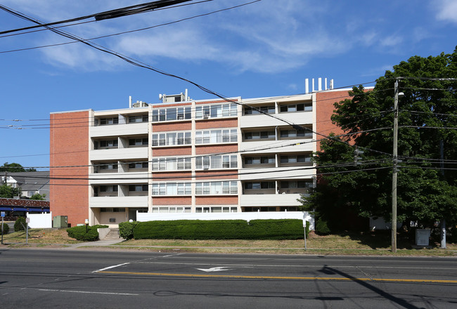 Madison Manor Apartments in Hamden, CT - Building Photo - Building Photo