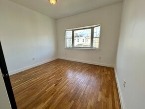2823 W Girard Ave, Unit 2R in Philadelphia, PA - Foto de edificio - Building Photo