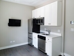 1409 W Diversey Pkwy in Chicago, IL - Building Photo - Building Photo