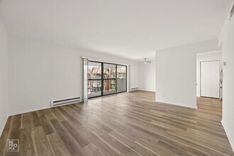 210 Fountainview Ln, Unit 3A in Lombard, IL - Building Photo - Building Photo