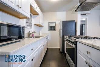 242 3rd Ave in Los Angeles, CA - Building Photo - Building Photo