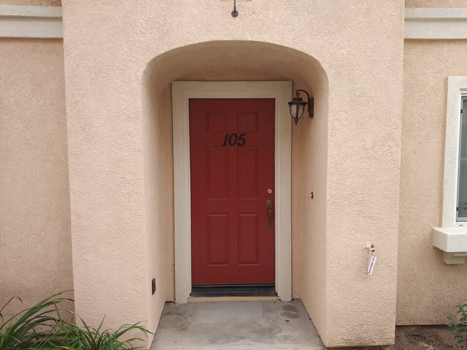 15645 Lasselle St in Moreno Valley, CA - Foto de edificio