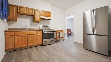 252 S Tenth Ave in Mount Vernon, NY - Building Photo - Building Photo