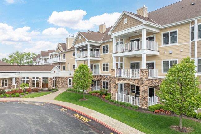 Shorehaven Tower in Oconomowoc, WI - Building Photo - Building Photo