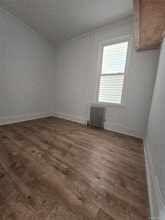 31-17 43rd St in Queens, NY - Building Photo - Building Photo