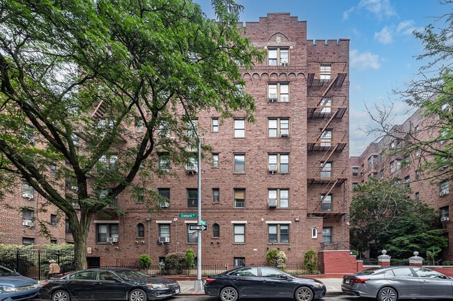 84-49 Elmhurst Avenue in Elmhurst, NY - Building Photo - Building Photo