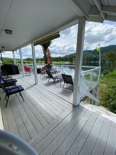 101 Viewpoint Rd in Newport, WA - Foto de edificio - Building Photo