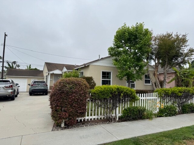 4934 E Stearns St in Long Beach, CA - Building Photo