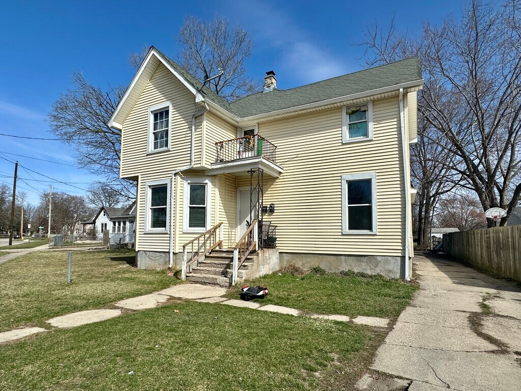 1029 Central Ave Rentals in Beloit, WI