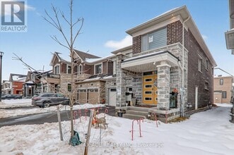 1419 Mockingbird Sq in Pickering, ON - Building Photo - Building Photo