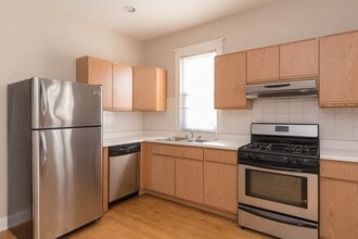 1440 W Addison St, Unit 2 in Chicago, IL - Foto de edificio - Building Photo