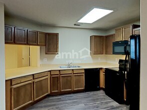 10339 Manor Crk in San Antonio, TX - Building Photo - Building Photo