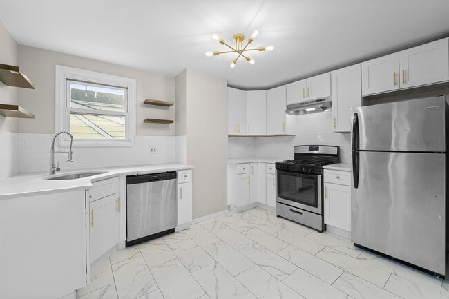 173 MALLORY Ave in Jersey City, NJ - Building Photo - Building Photo