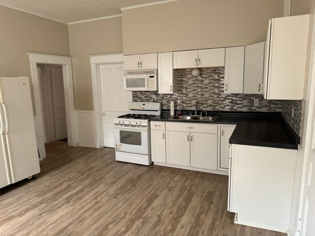 2009 Mitchell Ave in St. Joseph, MO - Building Photo - Building Photo