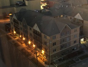 332 S Linn St, Unit 214 in Iowa City, IA - Foto de edificio - Building Photo