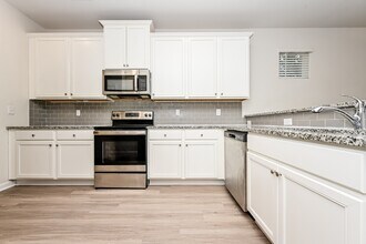 3577 Saratoga Cir in Decatur, GA - Building Photo - Building Photo