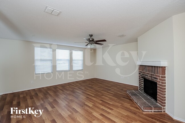 4004 German Pointer Way in Fort Worth, TX - Foto de edificio - Building Photo