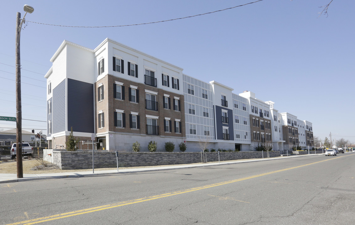 Brooke Pointe in Valley Stream, NY - Foto de edificio