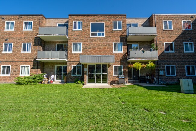 Devine Street Apartments in Sarnia, ON - Building Photo - Building Photo