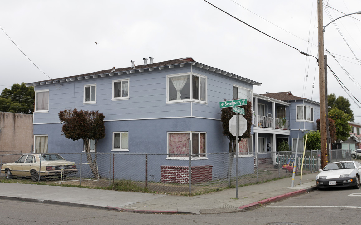 5835 Elizabeth St in Oakland, CA - Foto de edificio