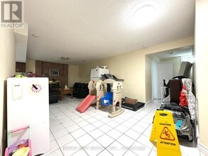 68 Wedgewood Dr in Toronto, ON - Building Photo - Building Photo