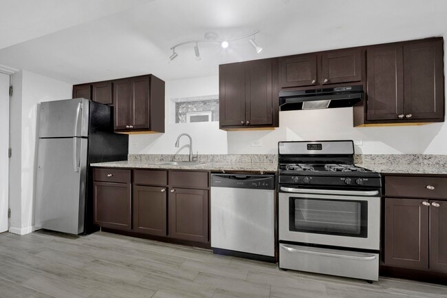 1914 W Henderson St in Chicago, IL - Building Photo - Building Photo