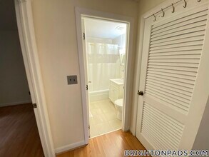 122 Dustin St, Unit 4 in Boston, MA - Foto de edificio - Building Photo