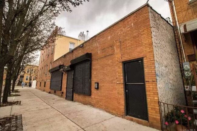 7529 62nd St in Glendale, NY - Building Photo - Interior Photo