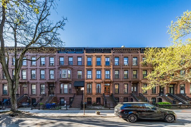 182 Macdonough St in Brooklyn, NY - Foto de edificio - Building Photo