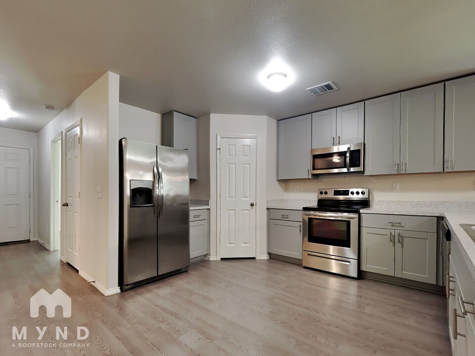 21002 Twining Rose Ln in Tomball, TX - Building Photo
