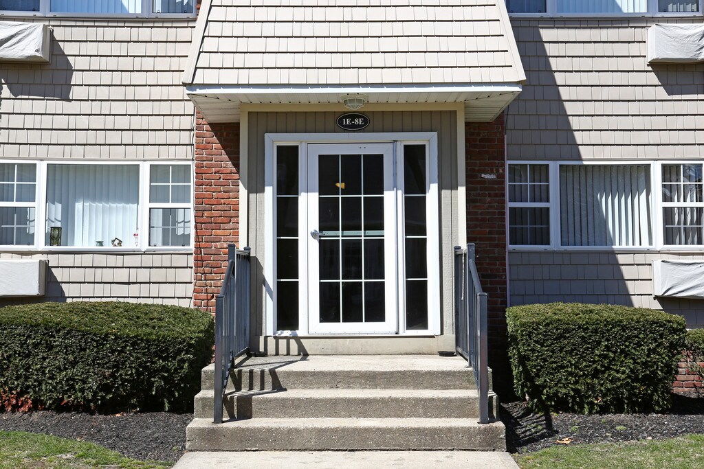 Meadows at Lake Ronkonkoma Apartments in Lake Ronkonkoma, NY