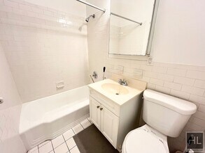 711-712 2nd Ave in New York, NY - Foto de edificio - Building Photo