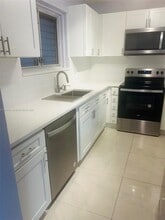 394 N Laurel Dr in Margate, FL - Building Photo - Building Photo