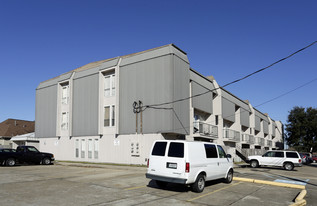 570 W William David Pky in Metairie, LA - Building Photo