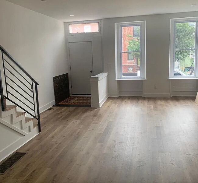 2124 E Somerset St in Philadelphia, PA - Foto de edificio - Building Photo