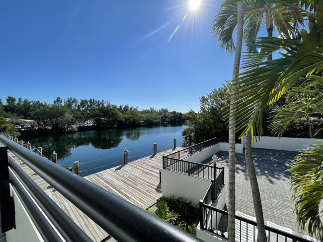 Lakeside at Biscayne Gardens in North Miami, FL - Foto de edificio - Building Photo