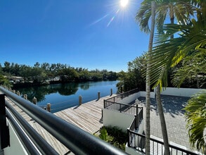 Lakeside at Biscayne Gardens in North Miami, FL - Building Photo - Building Photo