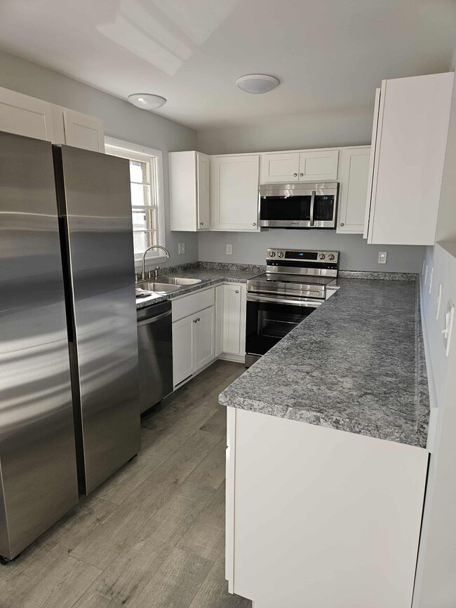 110 McKinney Rd in Asheville, NC - Foto de edificio - Building Photo