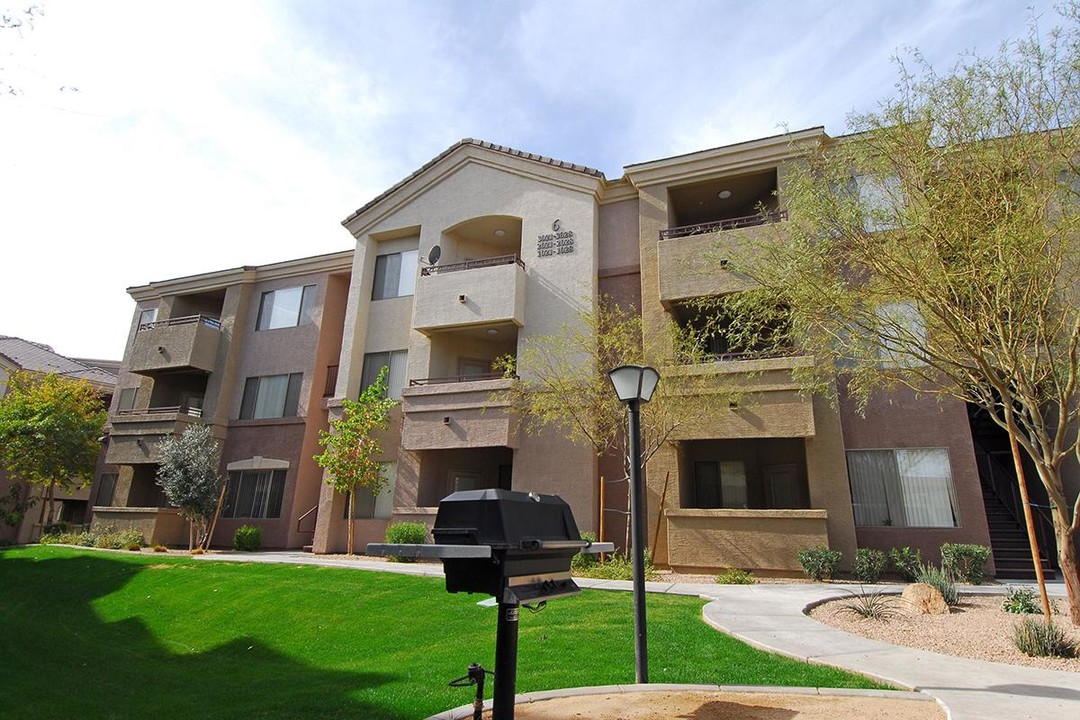 18416 Cave Creek Road, Unit 2039 in Phoenix, AZ - Foto de edificio