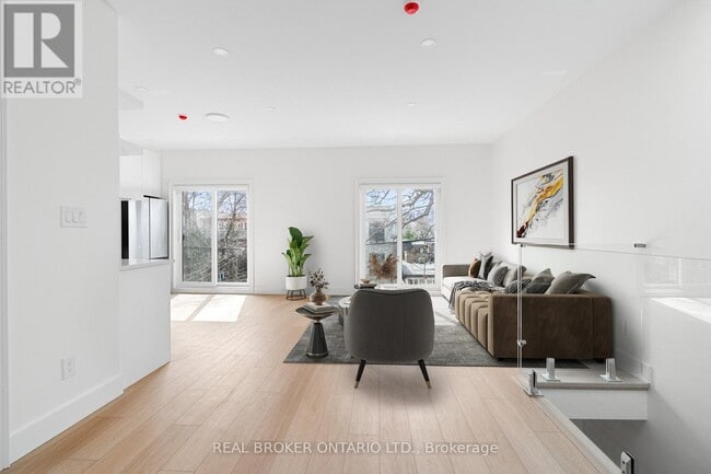 21 Farnham Ave in Toronto, ON - Building Photo - Building Photo