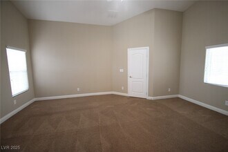 8800 Blue Wolf St in Las Vegas, NV - Building Photo - Building Photo