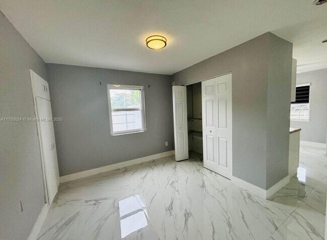 11001 SW 56th St-Unit -1 in Miami, FL - Building Photo - Building Photo