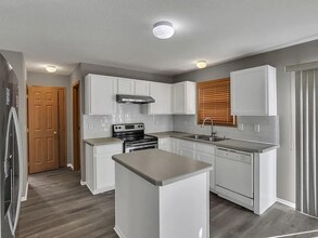 7015 Onyxbluff Ln in Blacklick, OH - Building Photo - Building Photo