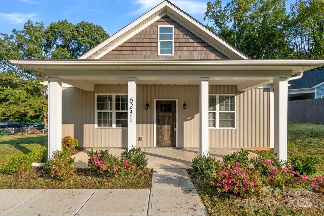 6231 Rockwell Blvd in Charlotte, NC - Building Photo