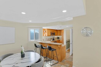 1326 Seacoast Dr in Imperial Beach, CA - Foto de edificio - Building Photo