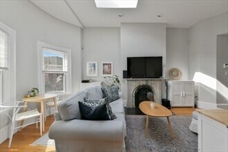 219 W Newton St, Unit 4 in Boston, MA - Building Photo - Building Photo
