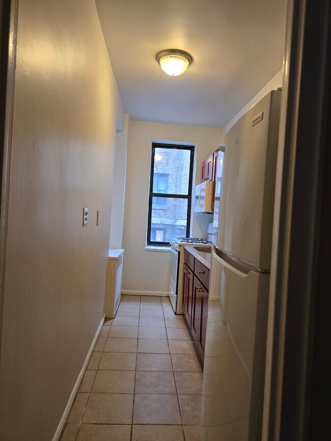 210 Martine Ave, Unit 4F in White Plains, NY - Building Photo - Building Photo
