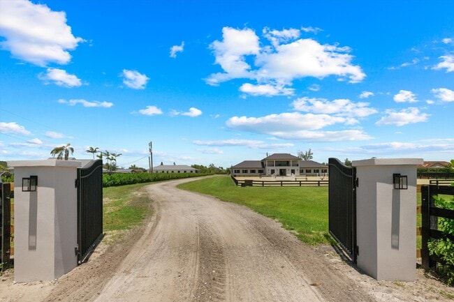 16175 Deer Path Ln in Wellington, FL - Building Photo - Building Photo