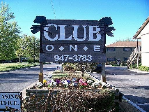 Club One - Aarons Courtyard in Oklahoma City, OK - Building Photo - Building Photo