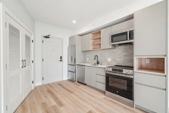 3748 Lancaster Ave, Unit 302 in Philadelphia, PA - Foto de edificio - Building Photo